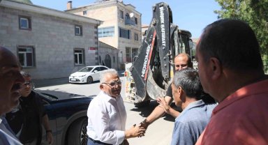 Başkan Büyükkılıç Yemliha'da Vatandaşın Taleplerini Dinledi