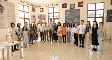 Başkan Ercan özel çocuklara Matematik Müzesi'ni anlattı