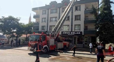 Başkentte alevlerin sardığı apartman çatısı küle döndü