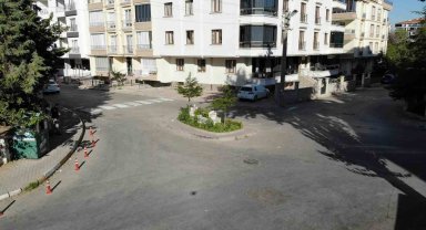 Beş yolun ortasındaki mezar birçok rivayetle anılıyor
