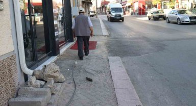 Bozuk kaldırımlar onarım bekliyor