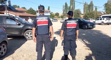 Cenaze taziyesinde husumetli iki grup arasında silahlı kavga: 4 yaralı