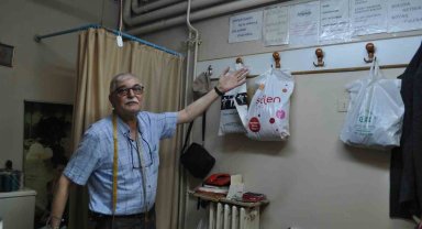 Duyduğu manalı sözlerle dükkânını süsledi
