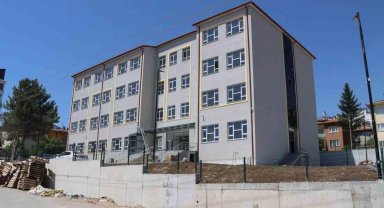Eğitim öğretim sezonuna yetiştirilmek istenen okullarda yoğun mesai