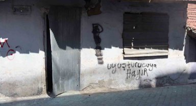 Eskişehir'deki virane ev sokak sakinlerine endişe veriyor