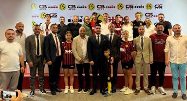 Eskişehirspor'un yeni sezon formaları tanıtıldı