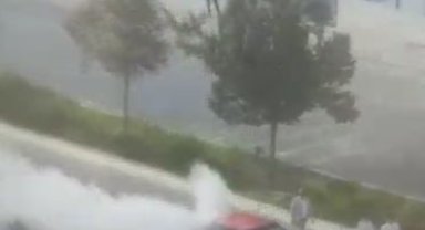 Gelin alma merasiminde çekici üzerindeki araçta lastik yaktılar