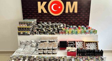 Gizli bölme kaçak sigara deposu çıktı