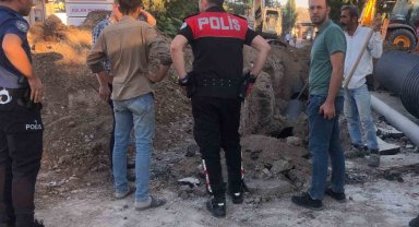 Göçük altında kalan iki işçi yaralandı