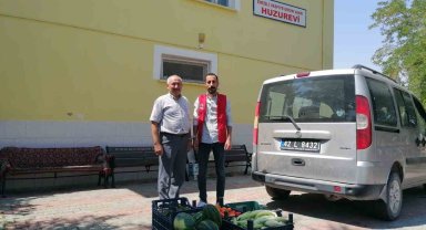 Gönüllü öğrencilerin yetiştirdiği sebze ve meyveler ihtiyaç sahiplerine ulaştırıldı