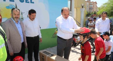 Güle Oynaya Camiye Gel Projesi'nde bisiklet dağıtımı başladı