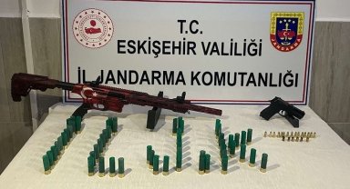 Havaya ateş eden 3 şüpheli ruhsatsız tabanca ve tüfekle yakalandı