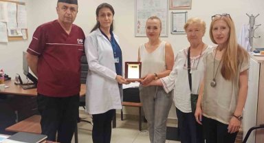 Hayvan severlerden Şehir Hastanesi'ne teşekkür plaketi