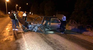 İki otomobil kafa kafaya çarpıştı: 7 yaralı