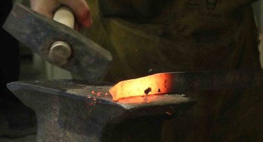 İnşaat çivisini kesip ağzı hiç bozulmadan kağıdı da kesebiliyor