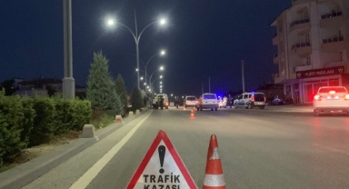 Kamyonet Elektrikli bisiklete çarptı 1 yaralı