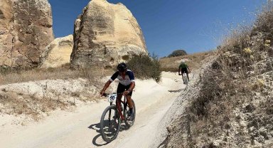 Kapadokya'da 35 kilometre pedal çevirdiler