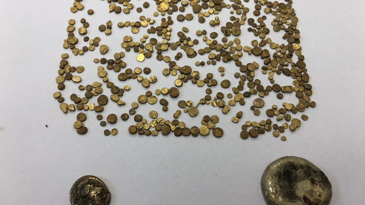 Karaman’da altın sikke ve pulları satmaya çalışan 7 kişi yakalandı