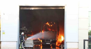 Kayseri'de koltuk fabrikasında yangın