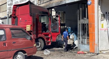 Kayseri'de tırın yakıt deposu patladı: 1'i ağır 2 yaralı