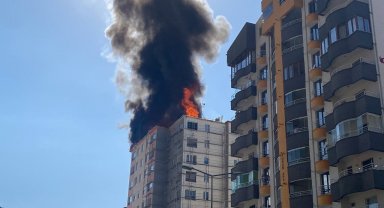 Kayseri'de yangın: Binanın çatısını alevler sardı