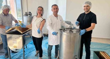 KAYÜ Yeşilhisar Meslek Yüksekokulunda Bal Hasadı Yapıldı