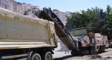 Keçiören'in sokakları sıcak asfaltla yenileniyor