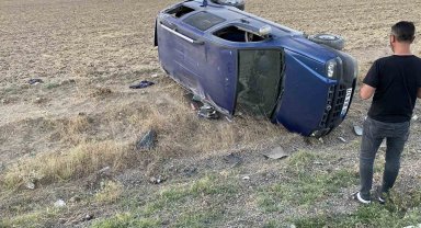 Konya'da lastiği patlayan otomobil takla attı: 3 yaralı