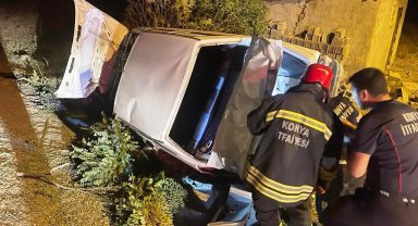 Konya'da yoldan çıkan otomobil bahçe duvarına çarptı: 1 yaralı