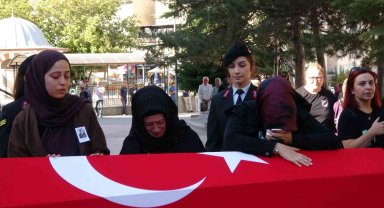 Kore gazisi gözyaşlarıyla son yolculuğuna uğurlandı
