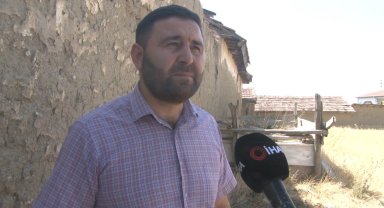 Köy halkı, evlerinin bahçesindeki asırlık şehit mezarlarına gözü gibi bakıyor