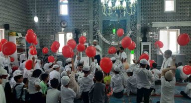 Kur'an kursunda başarılı olan çocuklar ödüllendirildi