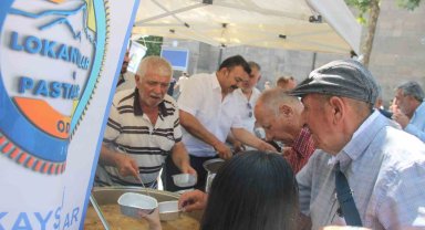 Lokantacılar ve Pastacılar Odası'ndan 10 Bin Kişilik Aşure