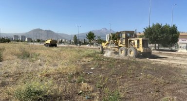 Melikgazi daha temiz bir çevre için boş alanların temizliğini yapıyor