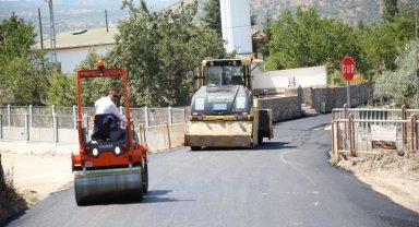 Melikgazi'de asfalt atağı sürüyor