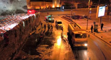 Melikgazi'den gece boyu temizlik mesaisi