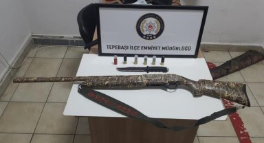 Polislerce şüpheliler üzerinden silah ve uyuşturucu madde ele geçirildi