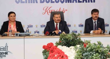 Sağlık Bakanı Koca, Kırşehir'de vatandaşı dinledi