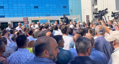 Servis şoförlerinden ABB önünde eylem