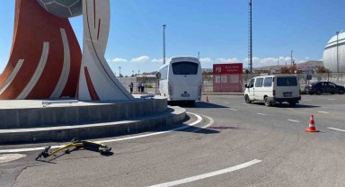 Sivas'ta scooter'lu çocuk ile minibüs çarpıştı: 1 ölü