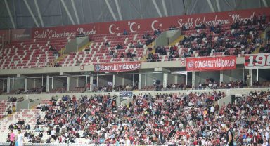 Sivassporlu taraftarlar Antalyaspor maçına ilgi göstermedi