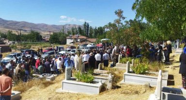Suda boğulan çocuk son yolculuğuna uğurlandı