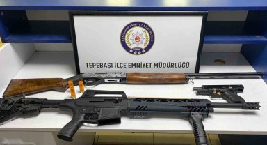 Şüphelinin iş yerinde 2 tüfek 1 tabanca polis tarafından ele geçirildi