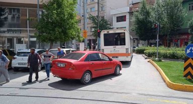 Trafik sıkışıklığı yaşayan bölgeye esnaftan 'trafik dubalı' çözüm önerisi