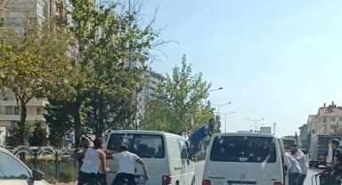 Trafikte tekmeli tokatlı kavga kamerada