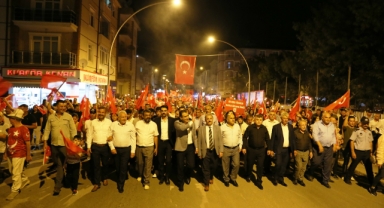 TÜRKÇE AŞKI VATAN AŞKI YÜRÜYÜŞÜ COŞKUYLA GERÇEKLEŞTİ