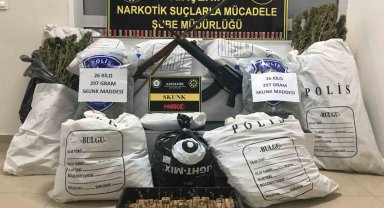 Uyuşturucu yetiştirmek için şehrin merkezindeki iş yerinde özel tesisat kurmuşlar