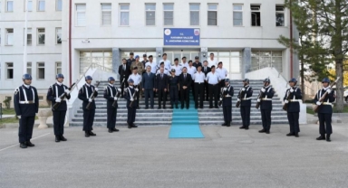 Vali Sarıibrahim, İl Jandarma Komutanlığını ziyaret ederek brifing aldı