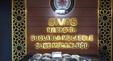 Valizden 10 kilogram uyuşturucu çıktı