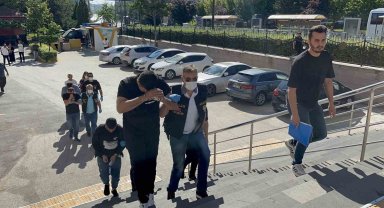 Vatandaşları sahte dekontla 700 bin lira dolandıran 4 şüpheli tutuklandı